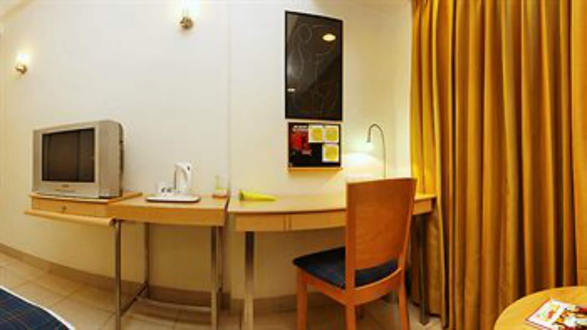 Lemon Tree Hotel, Udyog Vihar, Gurugram Gurgaon Esterno foto