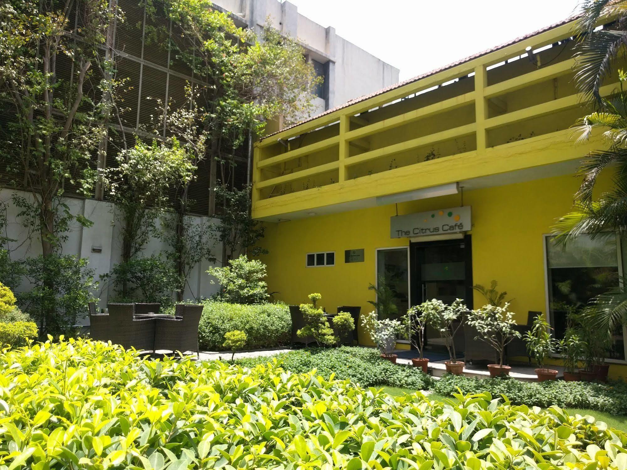 Lemon Tree Hotel, Udyog Vihar, Gurugram Gurgaon Esterno foto