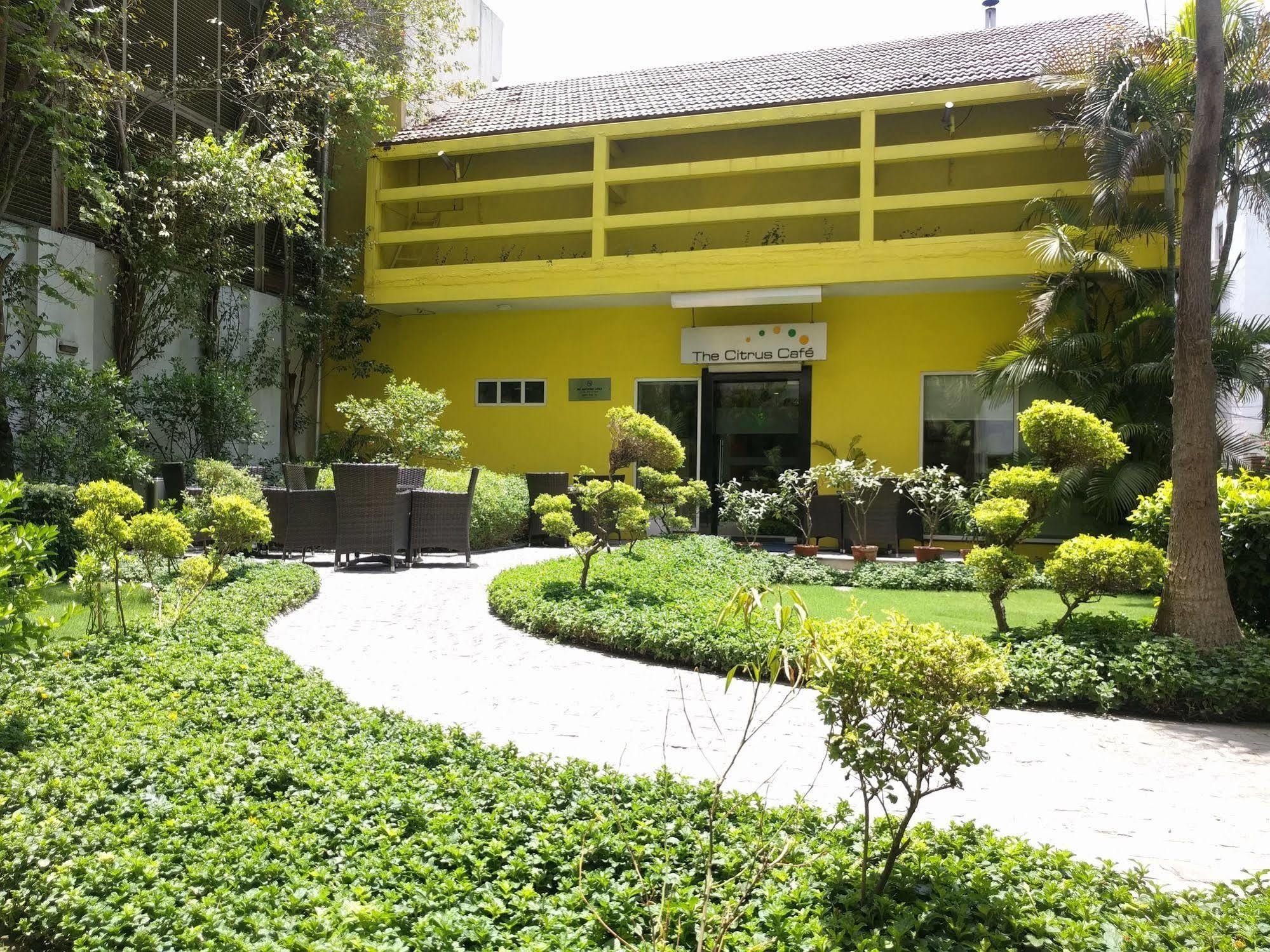 Lemon Tree Hotel, Udyog Vihar, Gurugram Gurgaon Esterno foto