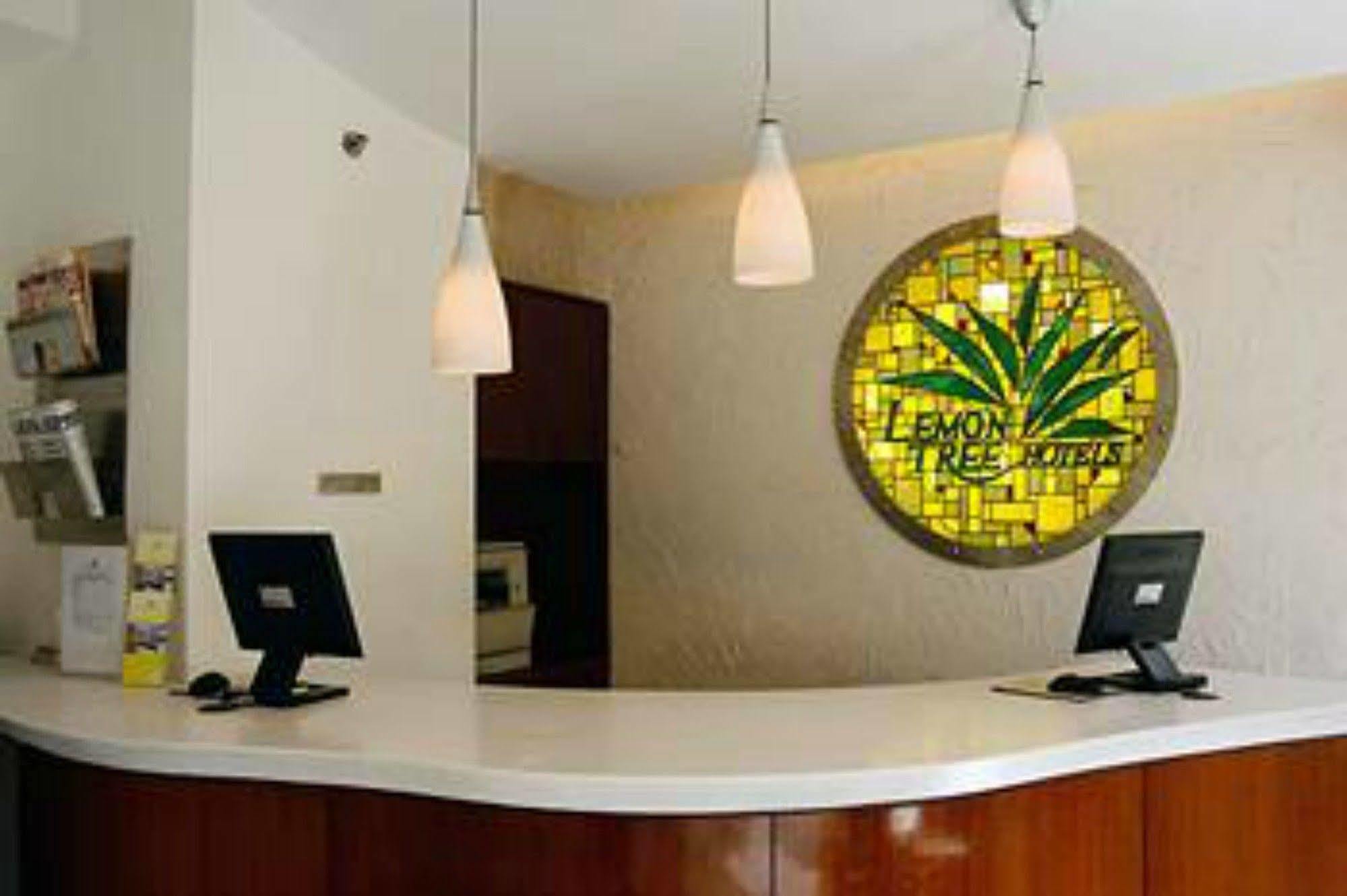 Lemon Tree Hotel, Udyog Vihar, Gurugram Gurgaon Esterno foto